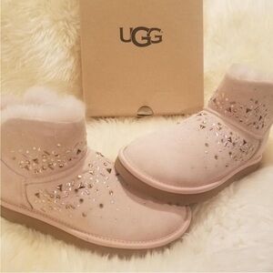 Brand New Autentic Mini Pink UGGs W/Gems💎